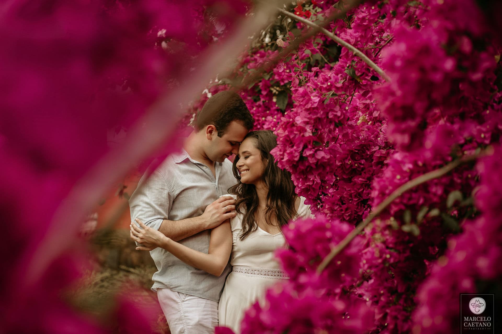 Casal ao pôr do sol